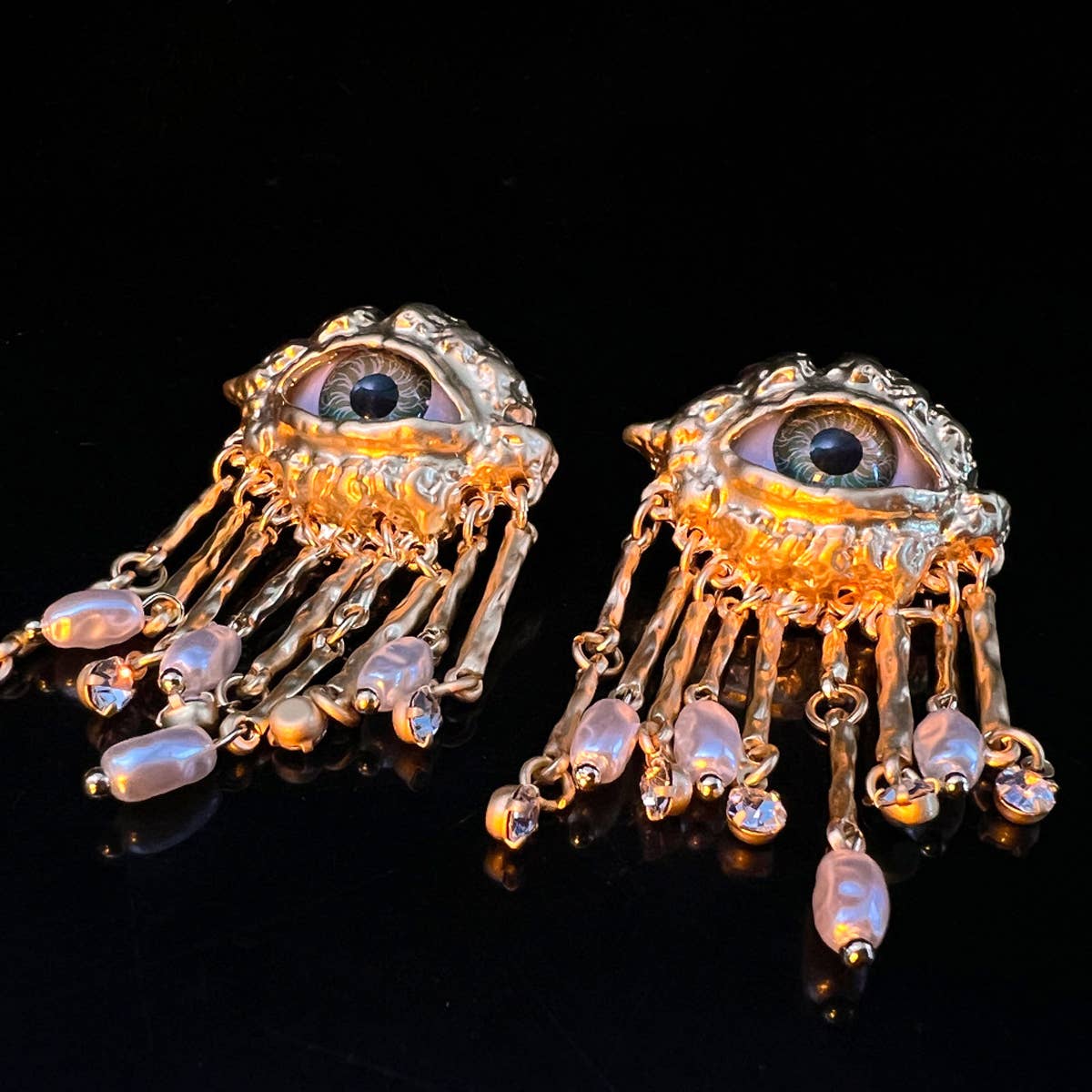 Vintage Haunted Eye Earrings - Gold