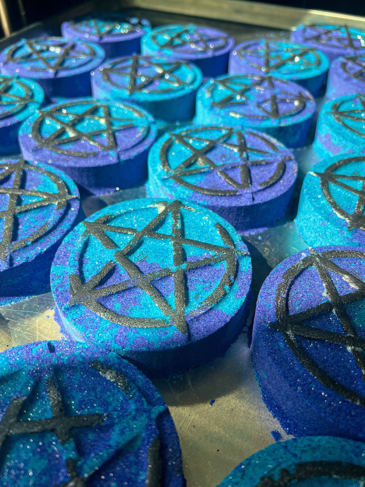 COVEN SOCIETY - Bath Bomb Infused with Surprise Crystal